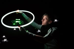 Indoor drone light show - ASTRANATE i grupa artystów MultiVisual